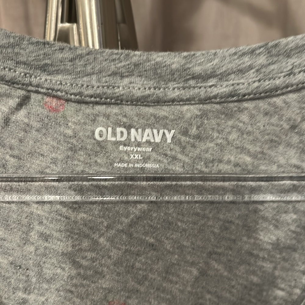 Old Navy Gray v-neck Tee with Red rose bud Details - Picture 3 of 5